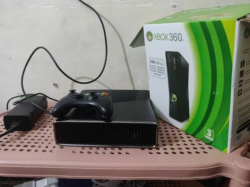 Xbox 360 Slim 250 GB with 80 Games & Full Box 4