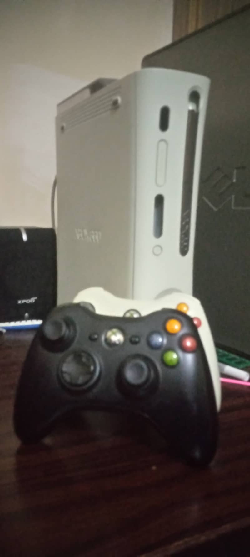 Xbox 360 with 2 Controllers 0