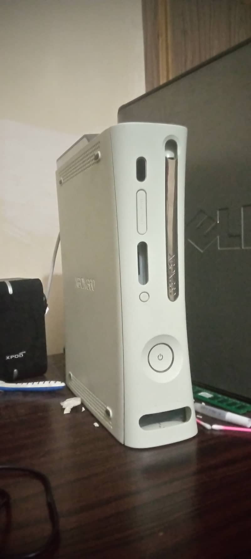 Xbox 360 with 2 Controllers 1