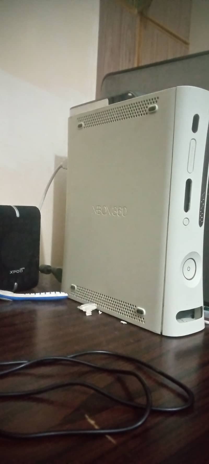 Xbox 360 with 2 Controllers 2