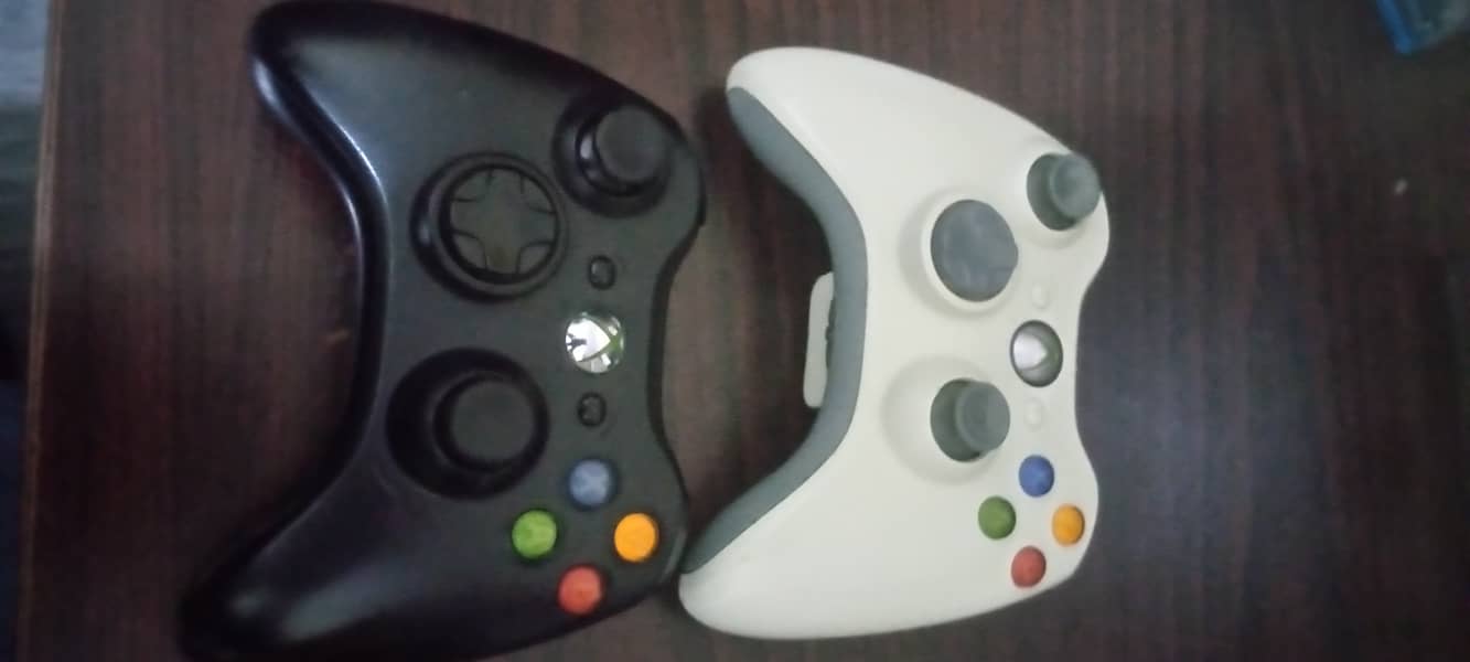 Xbox 360 with 2 Controllers 4