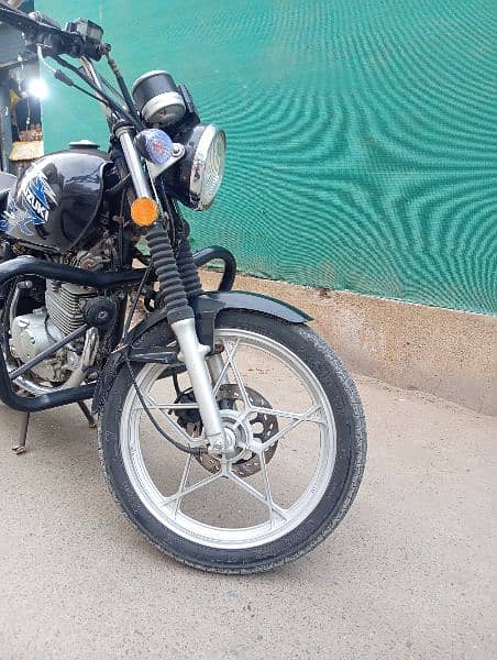 Suzuki GS 150cc available for sale 4