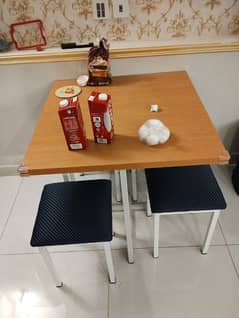 Table with 4 stools