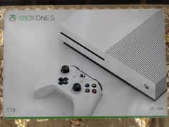 Xbox one s 1TB with 2 controllers