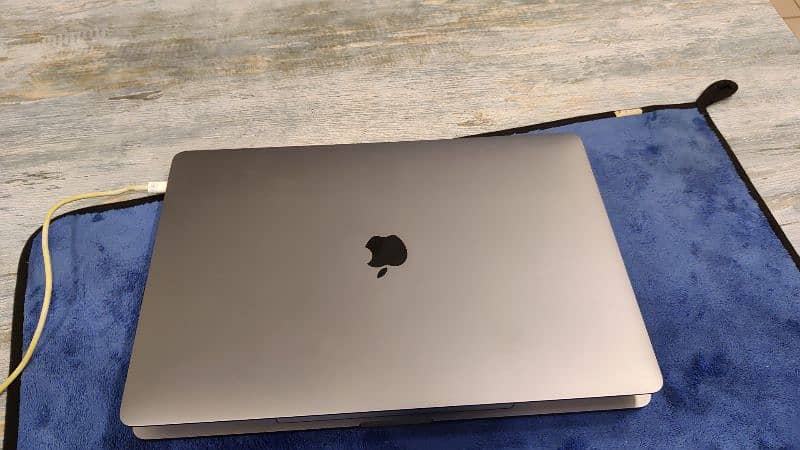 MacBook pro 13 inch M1 Chip 2020 16/512/1tb 1