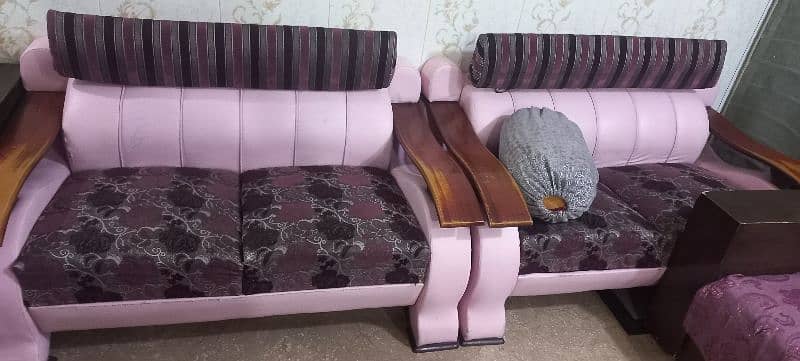 sofa set in lush condition 0