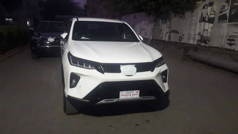 Toyota Fortuner Legender 2024 1