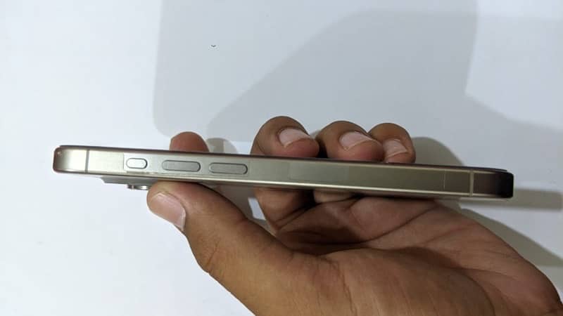 Iphone 15 pro jv natural titanium LLA model 1