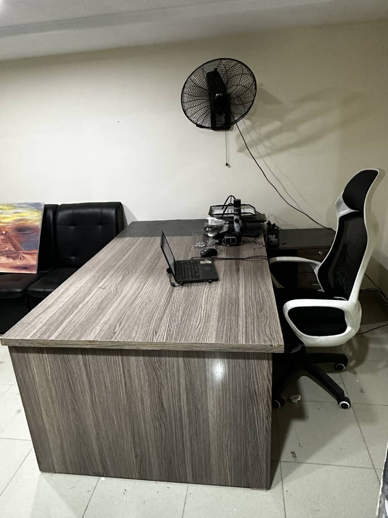 Executive table for urgent sale 1