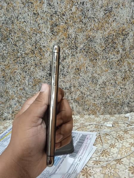 I phone x good condition urgent sale free of cost all expensive covers 3