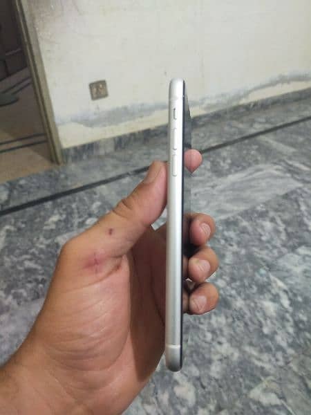i phone xr 64gb white colur waterpack condition 10/10 3