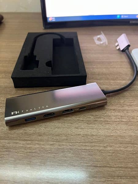 Feeltek Portable 9 in 2 USB-C Hub 1