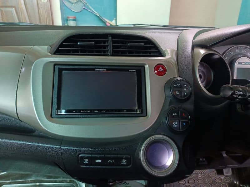 Honda Fit Navi  Premium 1.3 2012¦ 2015 8