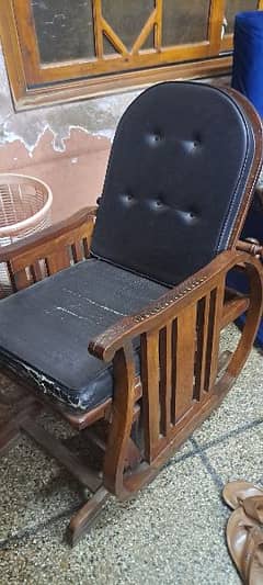 i am selling my wood chair