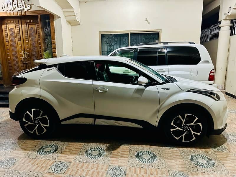 Toyota C-HR Hybrid 2017 Model 1.8 4