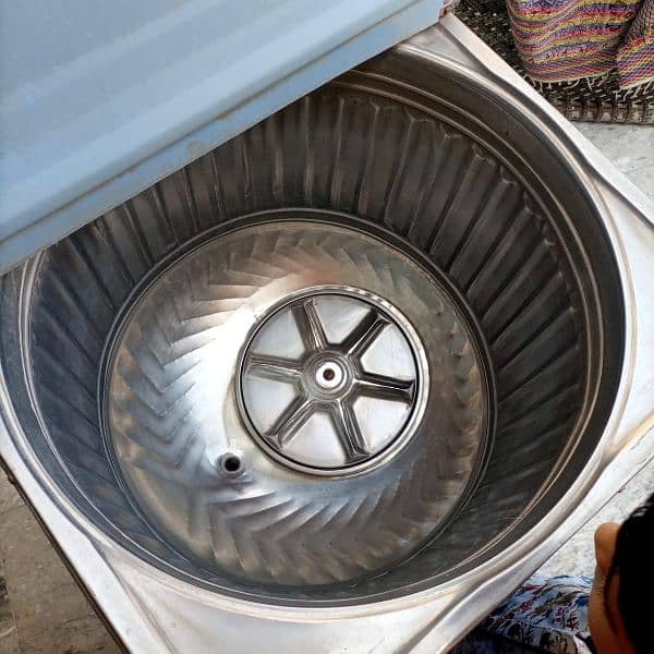 Washing Machine In Excellent Condition 3