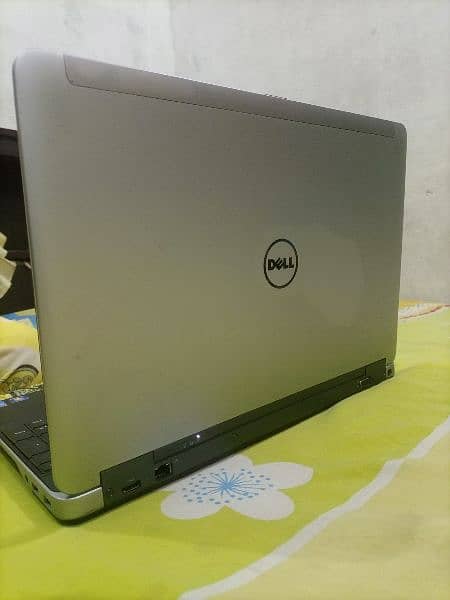 Dell Latitude E6540 4