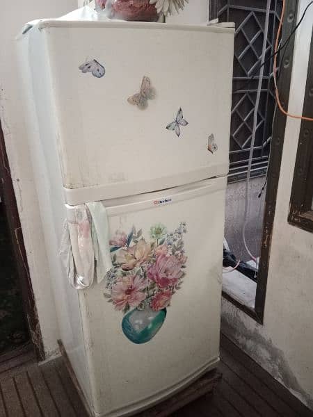 good condition dawalance refrigerator 0