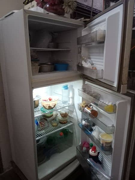 good condition dawalance refrigerator 2