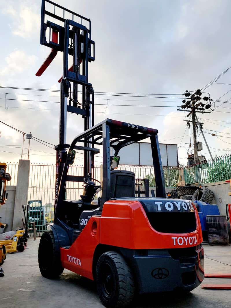 2014 TOYOTA 3 Ton Forklift Lifter Forklifter for Sale in Karachi Pakis 0