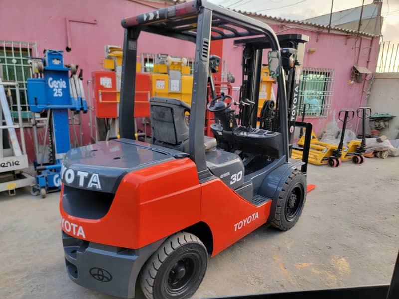 2014 TOYOTA 3 Ton Forklift Lifter Forklifter for Sale in Karachi Pakis 1