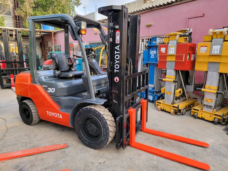 2014 TOYOTA 3 Ton Forklift Lifter Forklifter for Sale in Karachi Pakis 3