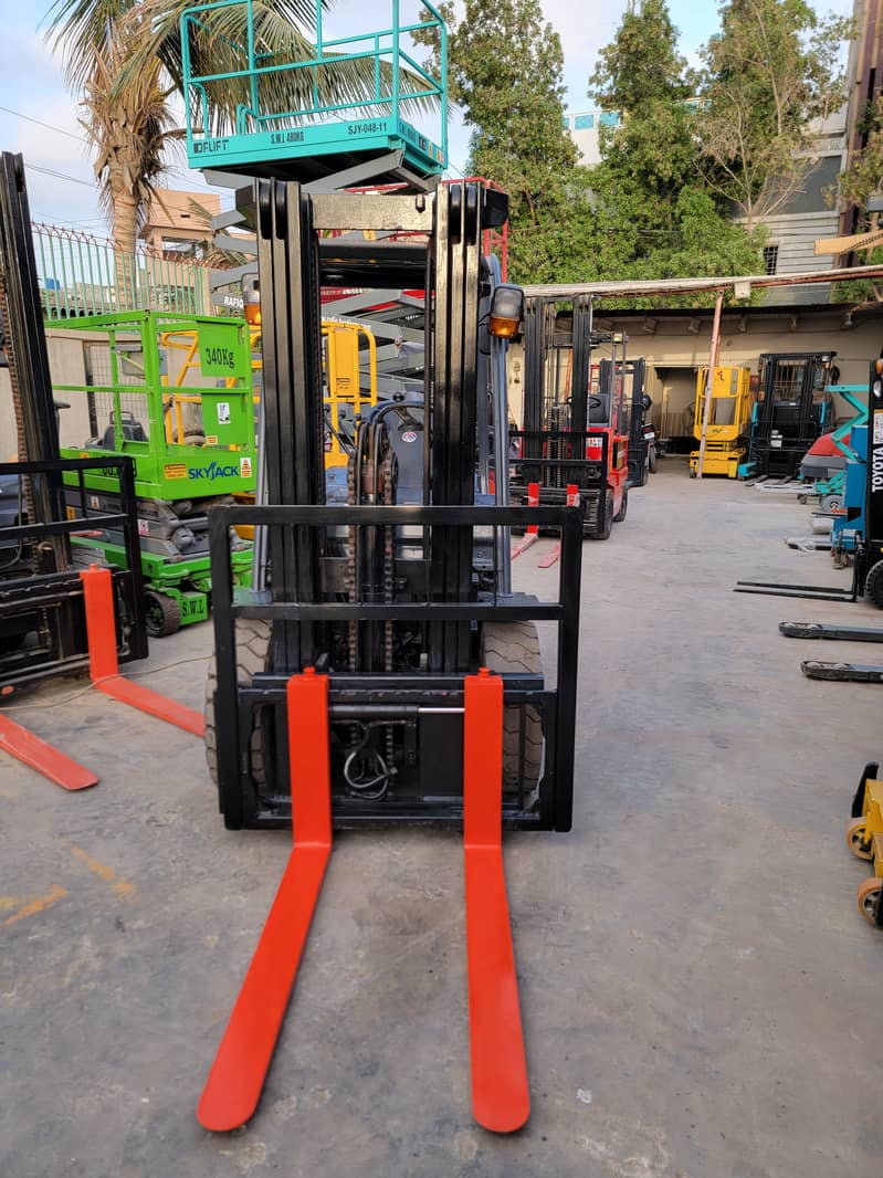 2014 TOYOTA 3 Ton Forklift Lifter Forklifter for Sale in Karachi Pakis 4