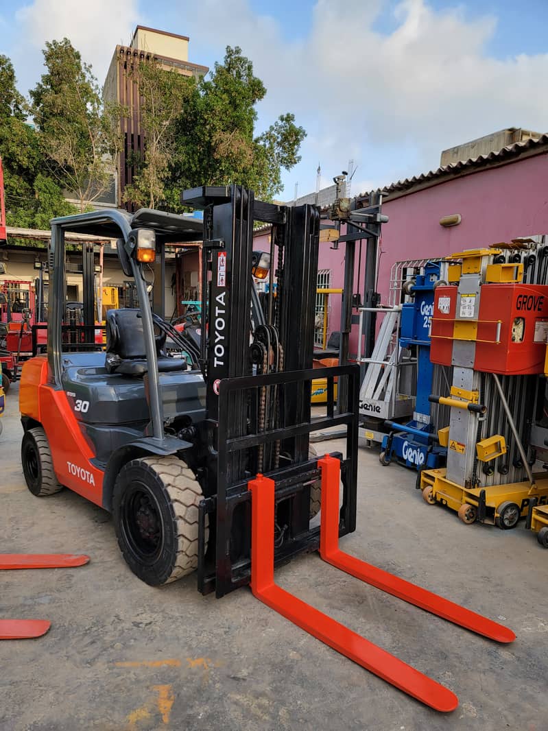 2014 TOYOTA 3 Ton Forklift Lifter Forklifter for Sale in Karachi Pakis 5