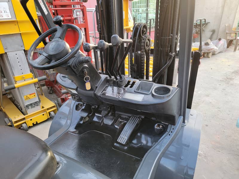 2014 TOYOTA 3 Ton Forklift Lifter Forklifter for Sale in Karachi Pakis 10