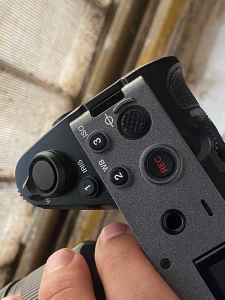 fx30 digital cinema camera with xlr Handle 1