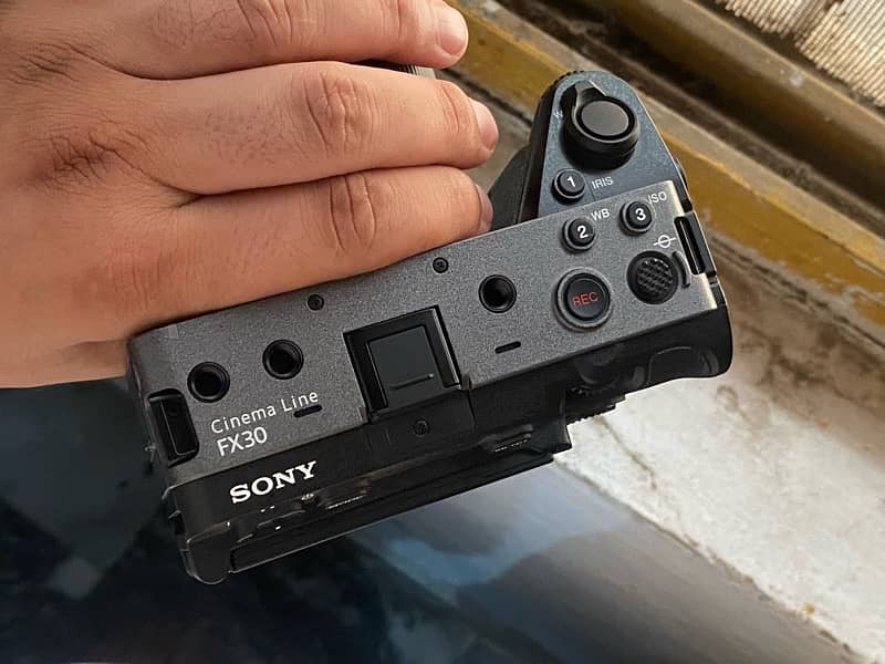 fx30 digital cinema camera with xlr Handle 4