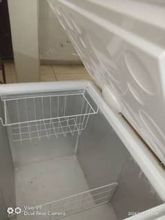 haier deep freezer 10/8 condetion lamention laga hua h 5/6 month youse