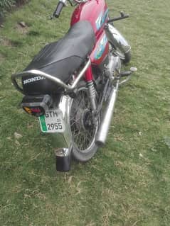 ye bike gujranwala available hy. . . lush condition. . oil everage ok
