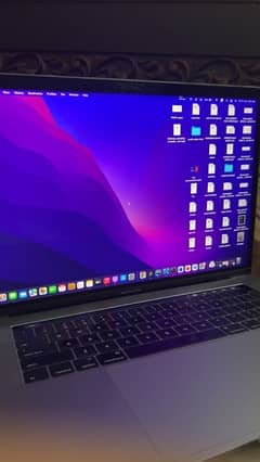 MAC BOOK PRO 2017 late - 15.4 inch - WITH TOUCH BAR