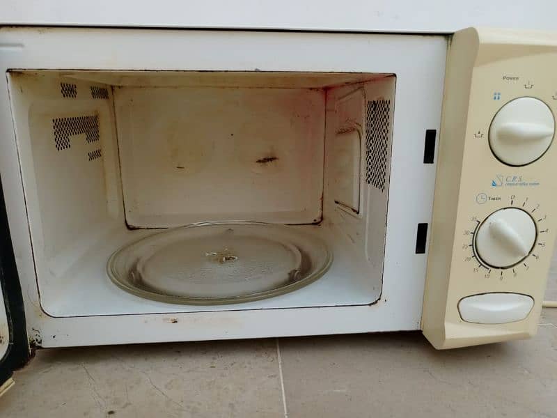 microwave. . argent sale. . price is negotiable. (not fixed price). !! 2