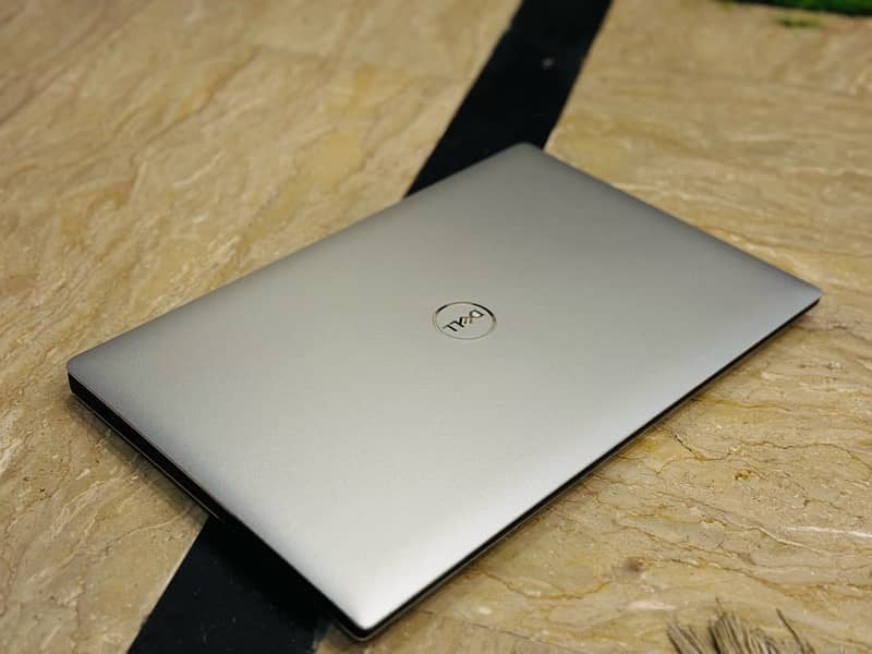 Dell Xps 15 7590 0
