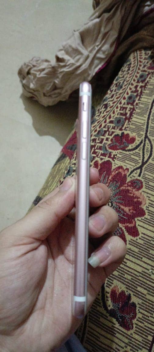 iPhone 7 colour rose pink 2