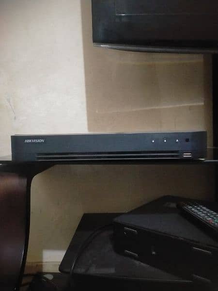 Hikvision 4ch dvr 5MP latest model like new 0