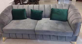 Selling sofa set in Gray colr