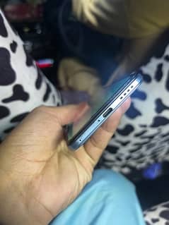 9/10 condition with Daba Charger 8-128 GB