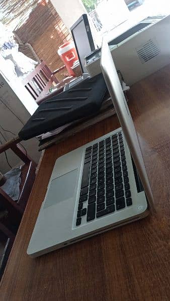 Mackbook For Sale just R. s 17000 2