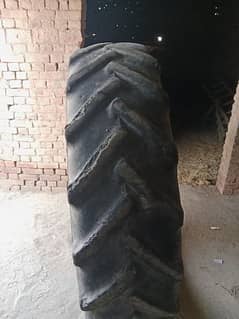 russi tractor tire
