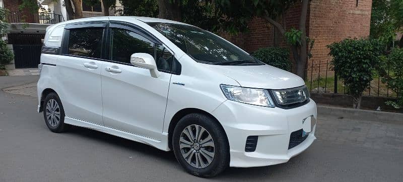 Honda Freed Spike 1.5 , Model 2013 , Islamabad Registered 2018 5