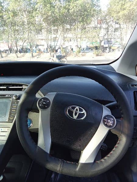Toyota Prius 2012 S 1.8 3