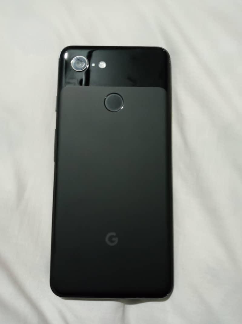 Google pixel 3 is in very good condition 4