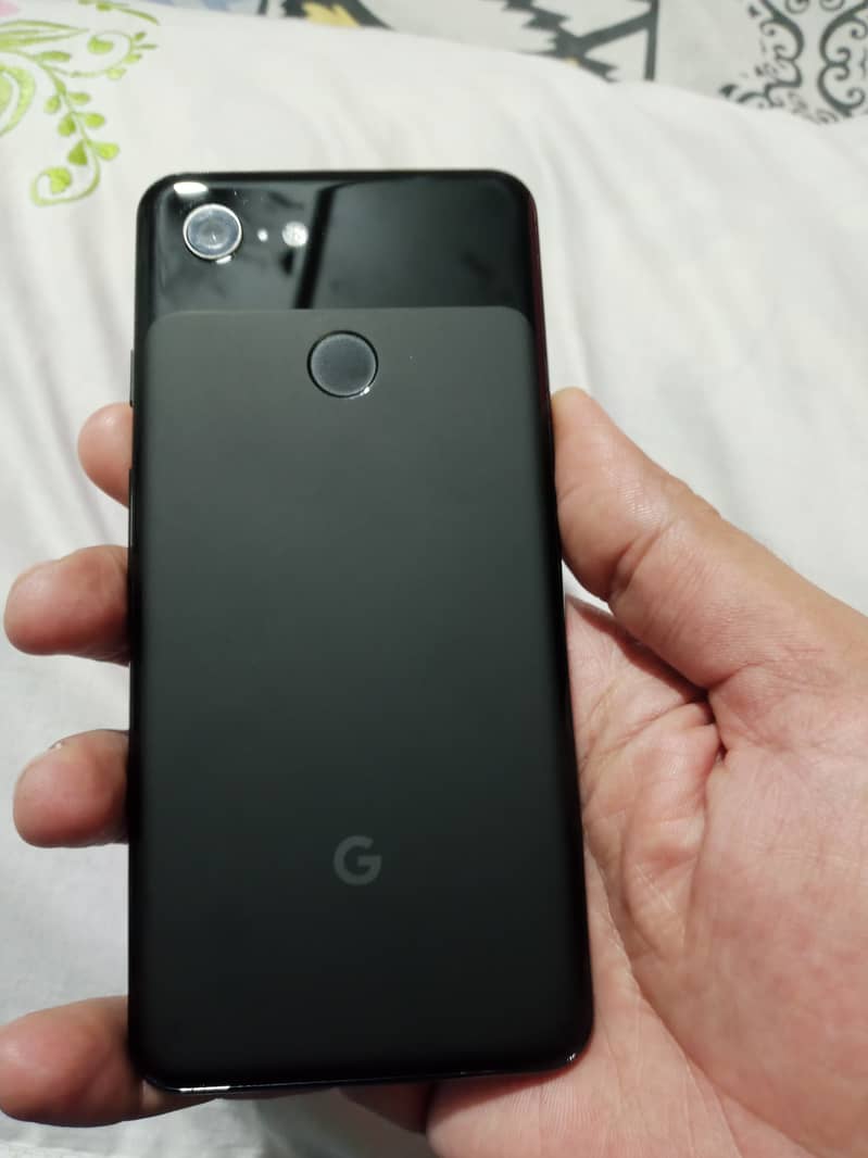 Google pixel 3 is in very good condition 5