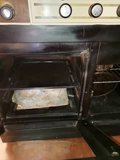 Cooking Range in Excellent Condition reasonable Price 03226150321