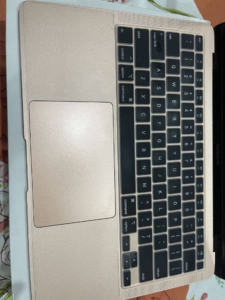 Macbook Air 2020 M1 Chip Gold 8/256 gb 4