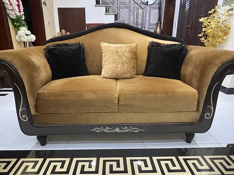 6 seater sofa slightly used in golden colour with cushions 2