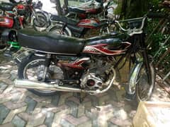 Honda 125 for sale bik like new 03185144251 is number par rabta karay